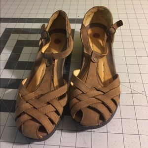 Brown Clark’s unstructured size 7